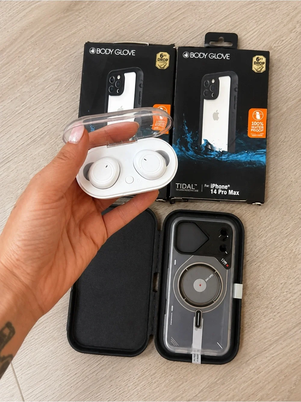 Bundle White Wireless Earbuds with Charging Case & Body Glove Case’s